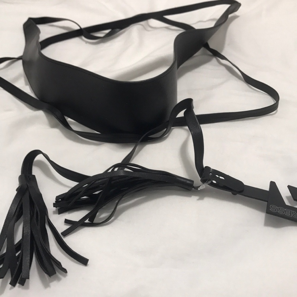 Black wrap around belt with Tassels! 🖤🖤